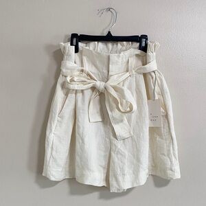 NEW Universal Thread Beige Pageboy Shorts Size Medium